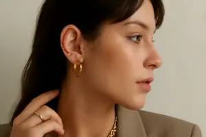 Tendenze micro-piercing alle orecchie: come abbinarli ai tuoi gioielli per uno stile unico
