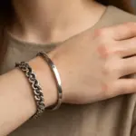 Bracciali in acciaio o in argento: quale scegliere per chi ha la pelle sensibile